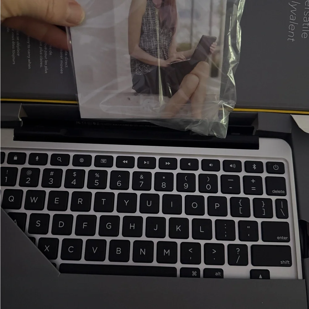Slim Book Wireless Keyboard & Case - Gray